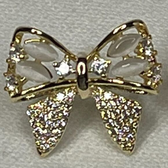 New  bow shape, feminine earrings in gold with clear stones, dainty, sparkling - Picture 3 of 16